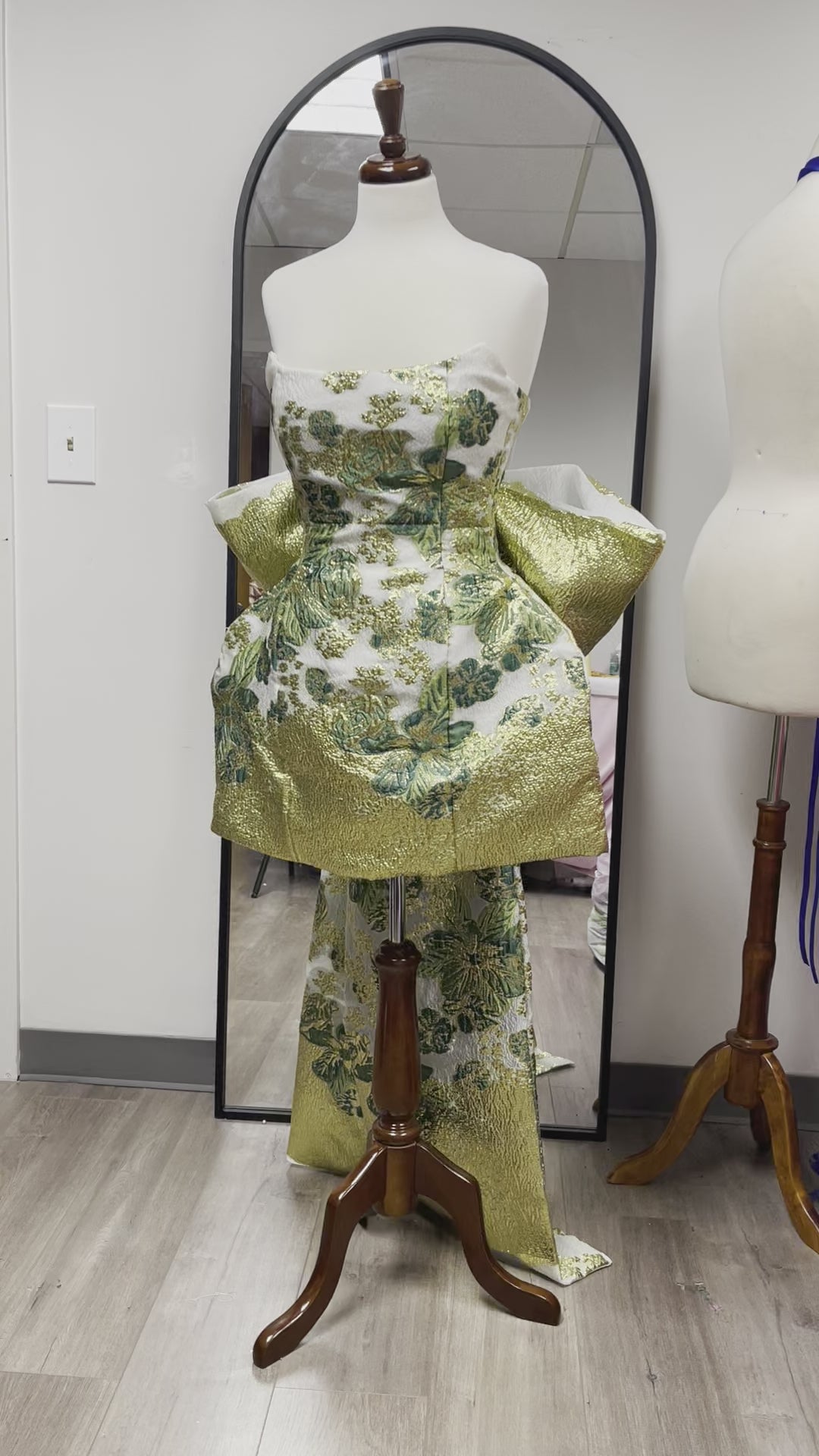 Bijoux Exaggerating bow dress