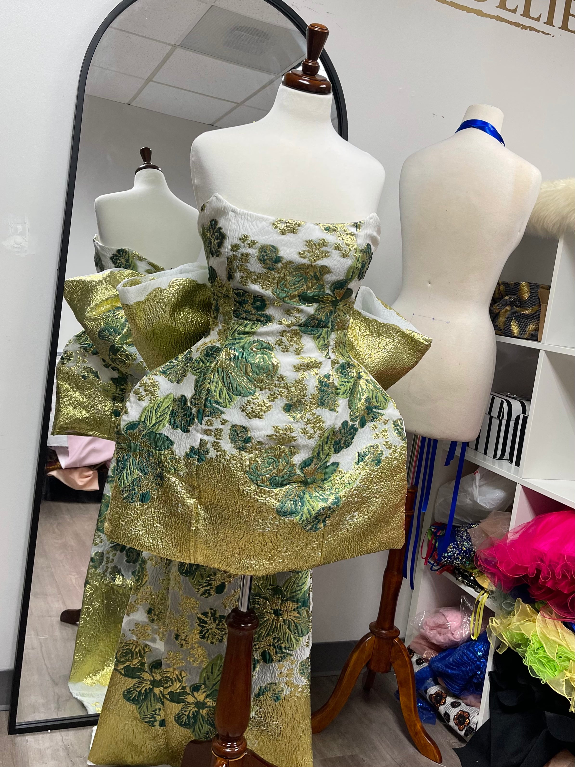 Bijoux Exaggerating bow dress